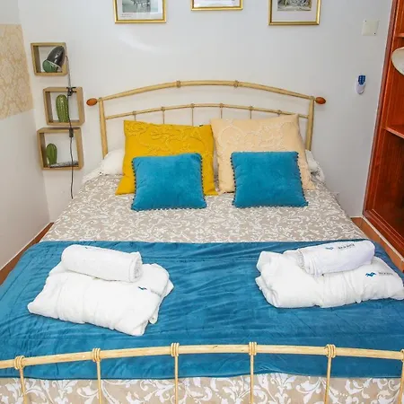 Joana Vasconcelos, Ocean View & Pool - Pata Da Gaivota * Lourinhã