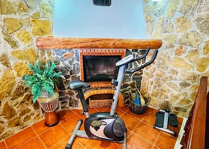 Joana Vasconcelos, Ocean View & Pool - Pata Da Gaivota