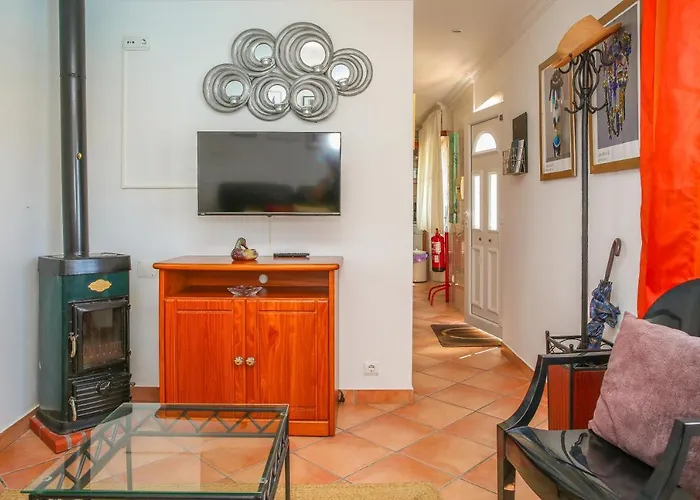 Joana Vasconcelos, Ocean View & Pool - Pata Da Gaivota