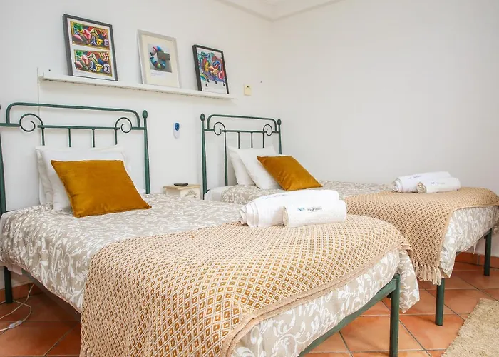 Joana Vasconcelos, Ocean View & Pool - Pata Da Gaivota *